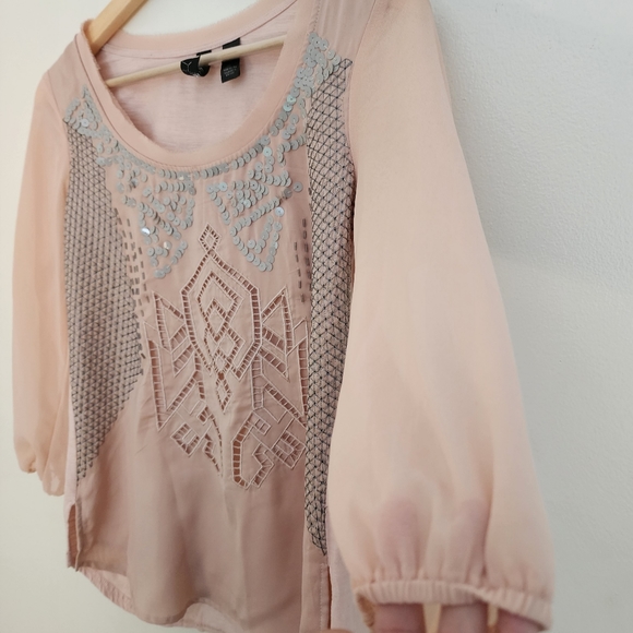 Embroidered and Sequined Blush Top Size Small - Picture 3 of 5